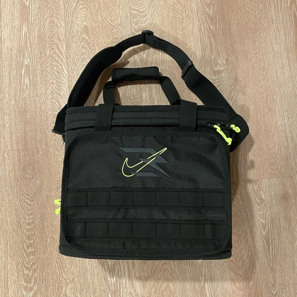 NWT Nike Black and Yellow large insulated lunch Bag